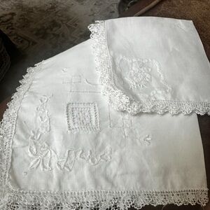 Vintage dinner napkin and tea napkin